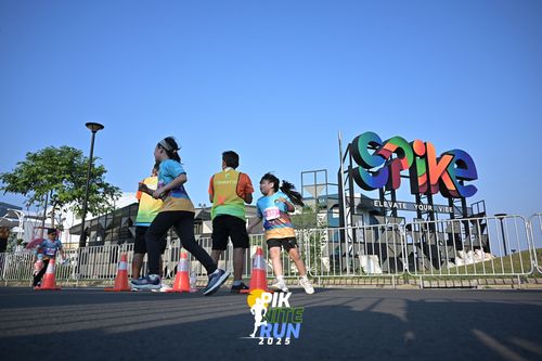 Race photo from PIK NITE RUN 2025