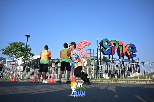Race photo from PIK NITE RUN 2025