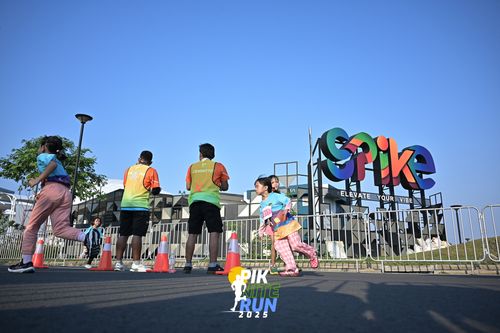 Race photo from PIK NITE RUN 2025