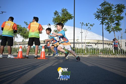 Race photo from PIK NITE RUN 2025
