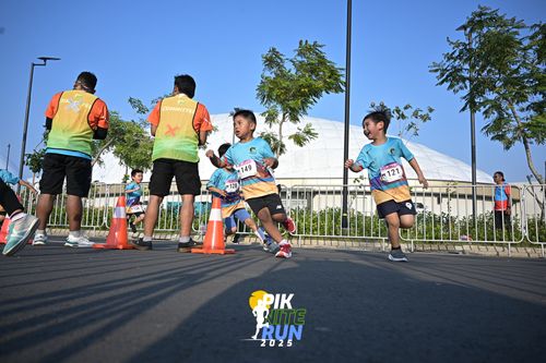 Race photo from PIK NITE RUN 2025