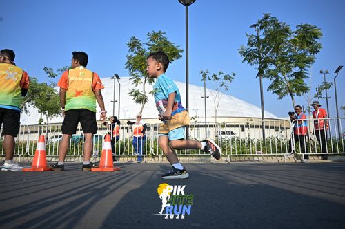 Race photo from PIK NITE RUN 2025