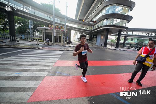 Race photo from Nu Skin Run 10K
