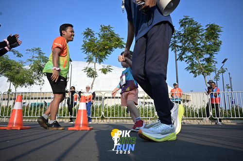 Race photo from PIK NITE RUN 2025