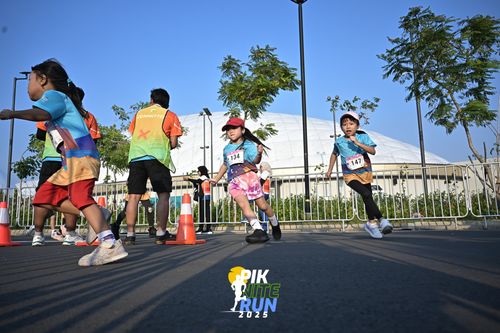 Race photo from PIK NITE RUN 2025