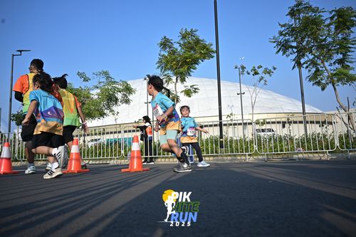 Race photo from PIK NITE RUN 2025