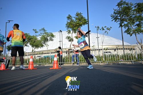Race photo from PIK NITE RUN 2025