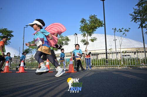 Race photo from PIK NITE RUN 2025