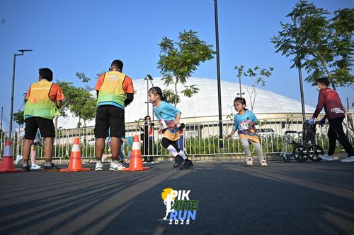 Race photo from PIK NITE RUN 2025