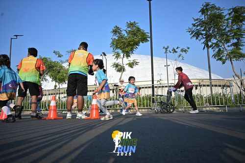 Race photo from PIK NITE RUN 2025