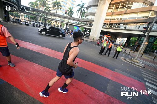 Race photo from Nu Skin Run 10K