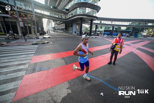 Race photo from Nu Skin Run 10K