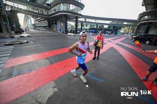 Race photo from Nu Skin Run 10K