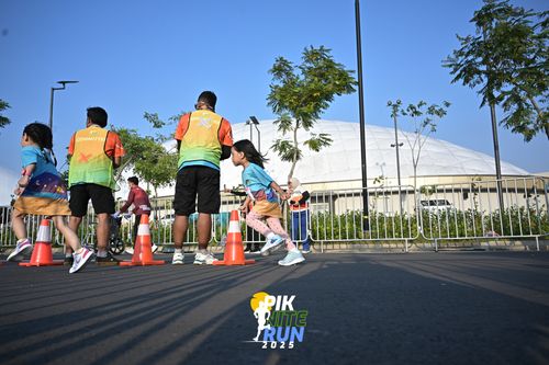 Race photo from PIK NITE RUN 2025