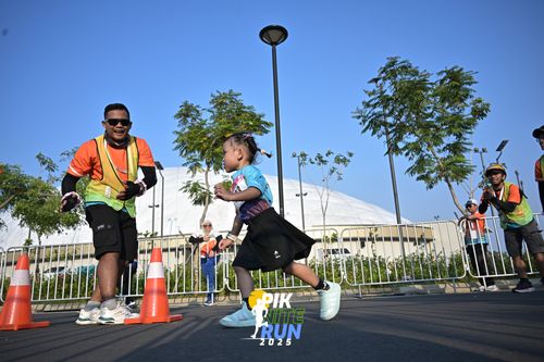 Race photo from PIK NITE RUN 2025