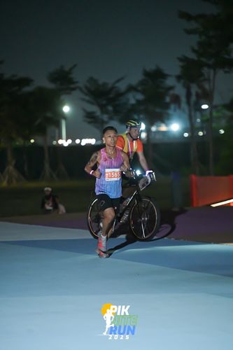 Race photo from PIK NITE RUN 2025