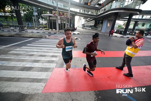 Race photo from Nu Skin Run 10K