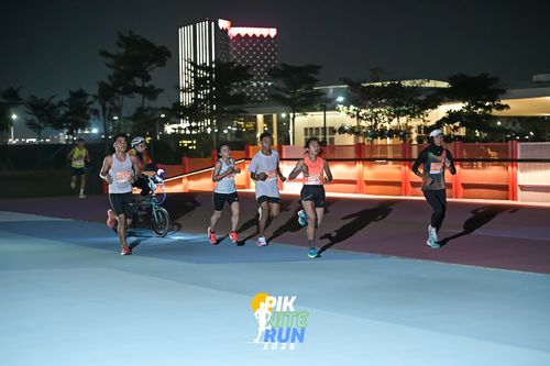 Race photo from PIK NITE RUN 2025