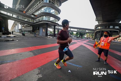 Race photo from Nu Skin Run 10K