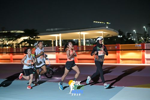 Race photo from PIK NITE RUN 2025