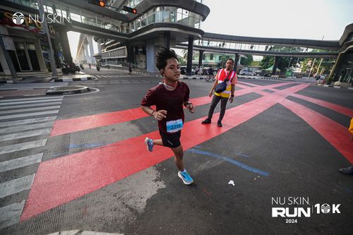 Race photo from Nu Skin Run 10K