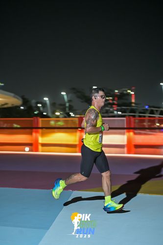 Race photo from PIK NITE RUN 2025