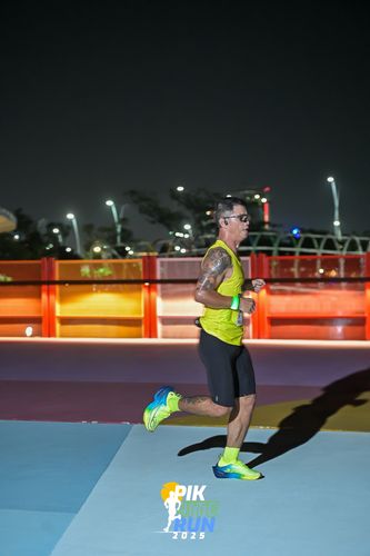 Race photo from PIK NITE RUN 2025