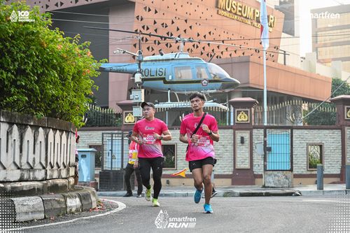 Race photo from Smartfren Run 2025 