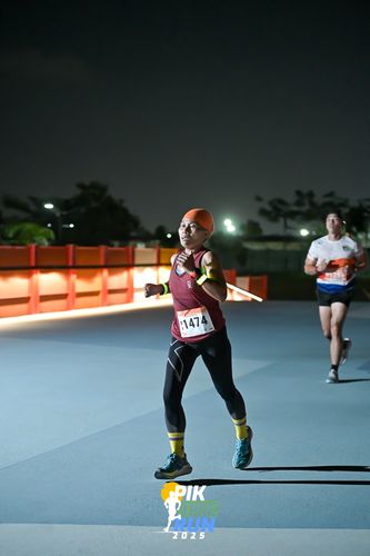 Race photo from PIK NITE RUN 2025
