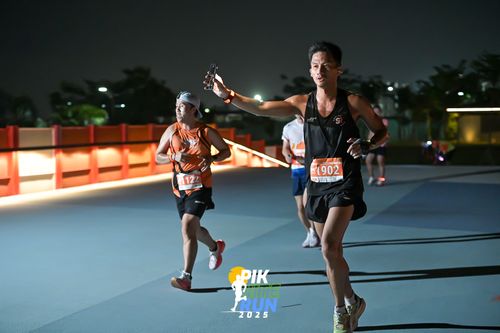 Race photo from PIK NITE RUN 2025