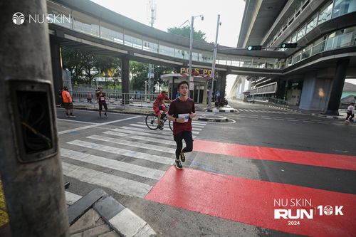 Race photo from Nu Skin Run 10K