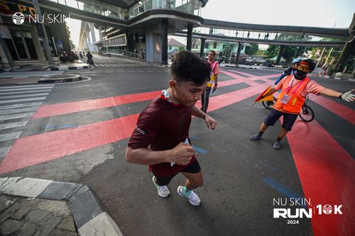 Race photo from Nu Skin Run 10K