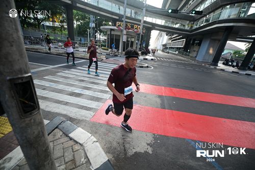Race photo from Nu Skin Run 10K