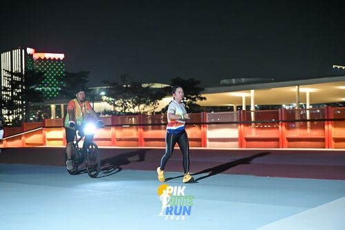 Race photo from PIK NITE RUN 2025