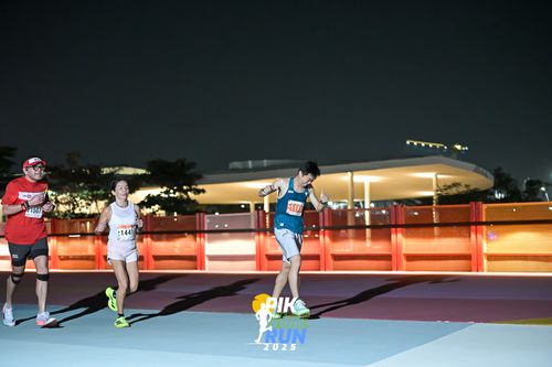 Race photo from PIK NITE RUN 2025