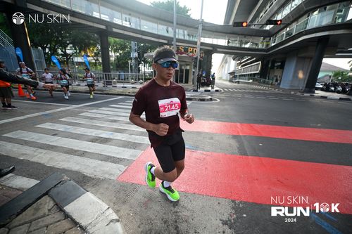 Race photo from Nu Skin Run 10K