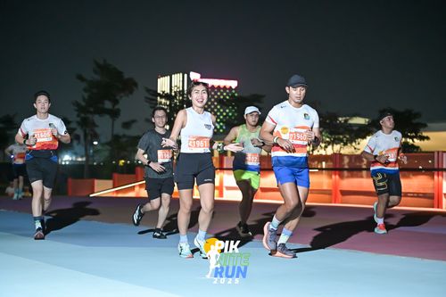 Race photo from PIK NITE RUN 2025