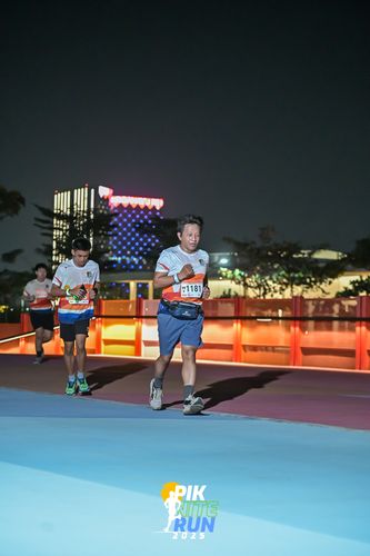 Race photo from PIK NITE RUN 2025