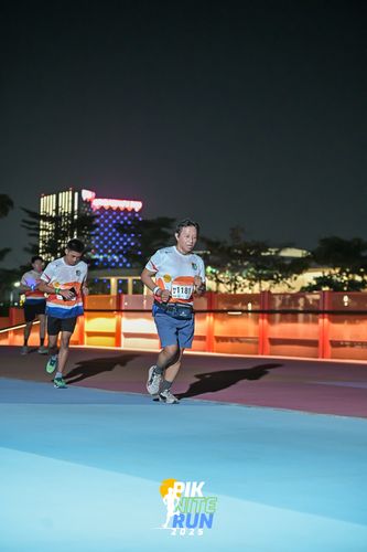 Race photo from PIK NITE RUN 2025