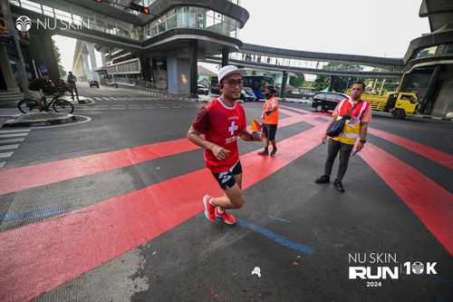 Race photo from Nu Skin Run 10K