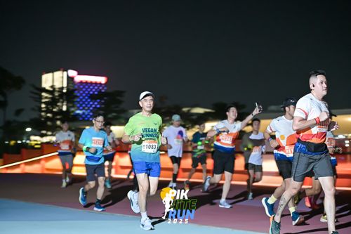 Race photo from PIK NITE RUN 2025