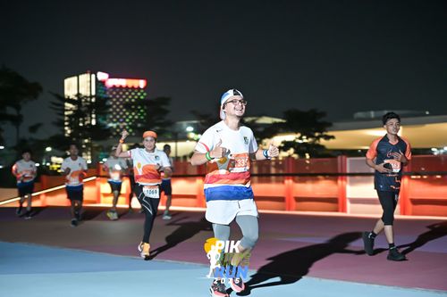 Race photo from PIK NITE RUN 2025