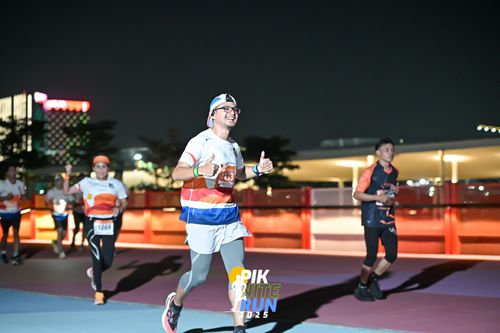 Race photo from PIK NITE RUN 2025
