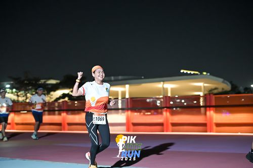 Race photo from PIK NITE RUN 2025
