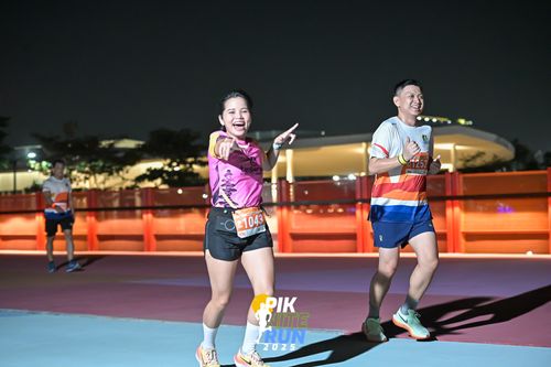 Race photo from PIK NITE RUN 2025