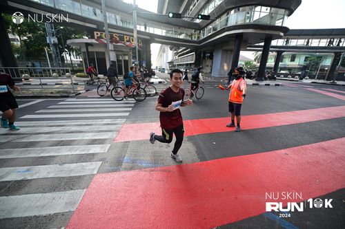 Race photo from Nu Skin Run 10K