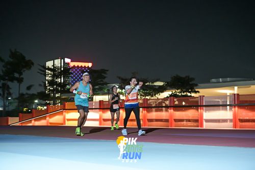 Race photo from PIK NITE RUN 2025