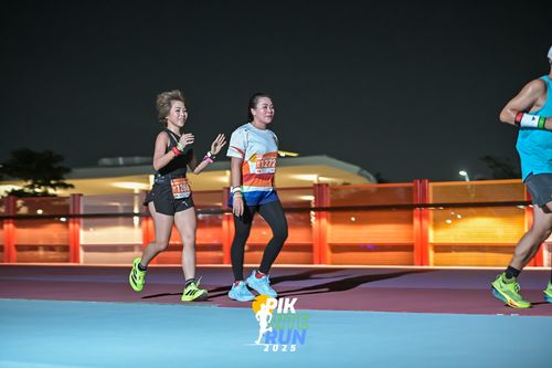 Race photo from PIK NITE RUN 2025