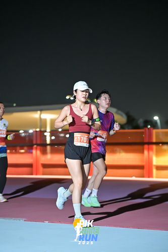 Race photo from PIK NITE RUN 2025