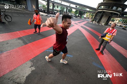 Race photo from Nu Skin Run 10K